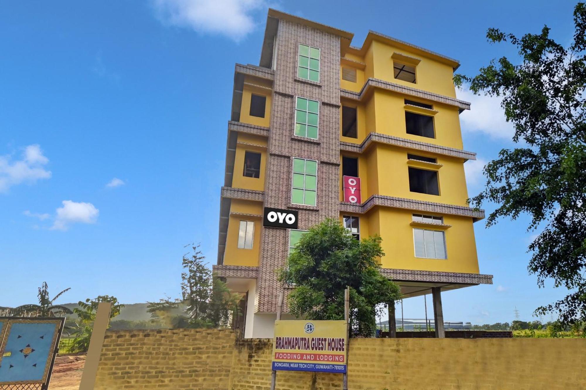 Oyo Flagship The Brahmaputra Homestay Guwahati Exterior foto