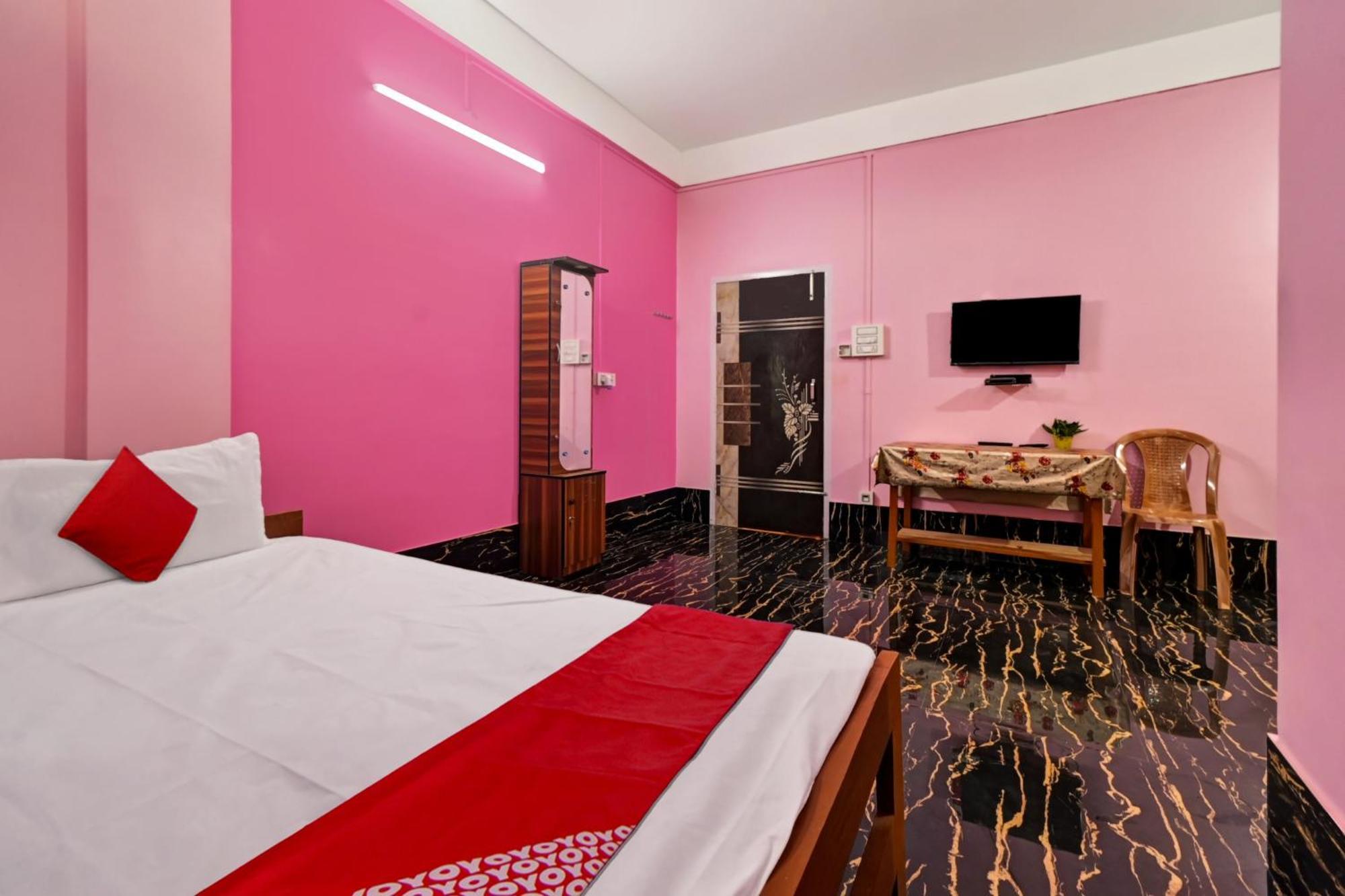 Oyo Flagship The Brahmaputra Homestay Guwahati Exterior foto